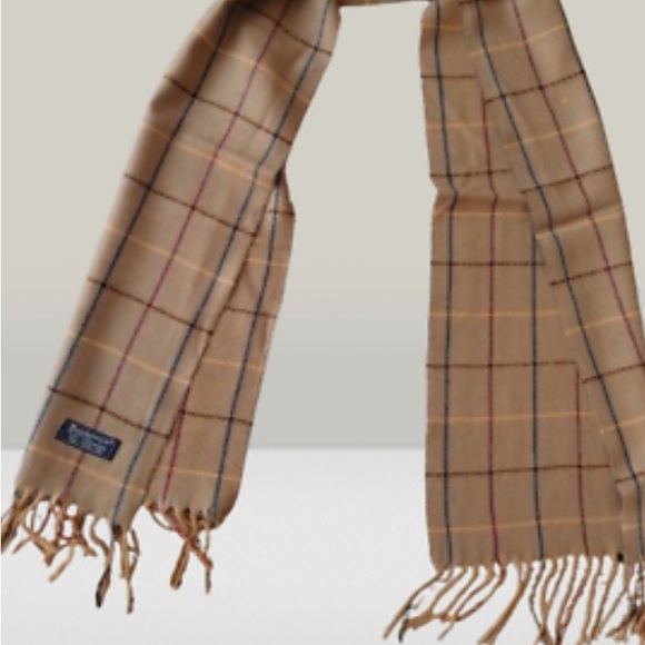 Burberry’s scarf - Picture 2 of 8